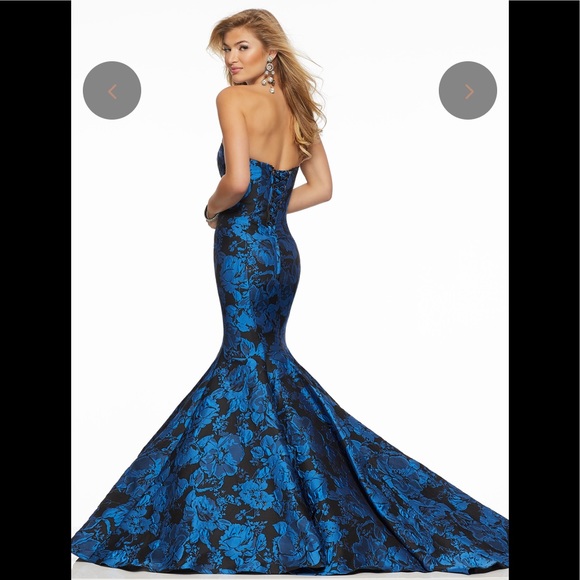 NWT,Mori lee long Dress 43107A
Floral Black/royal - Picture 4 of 17